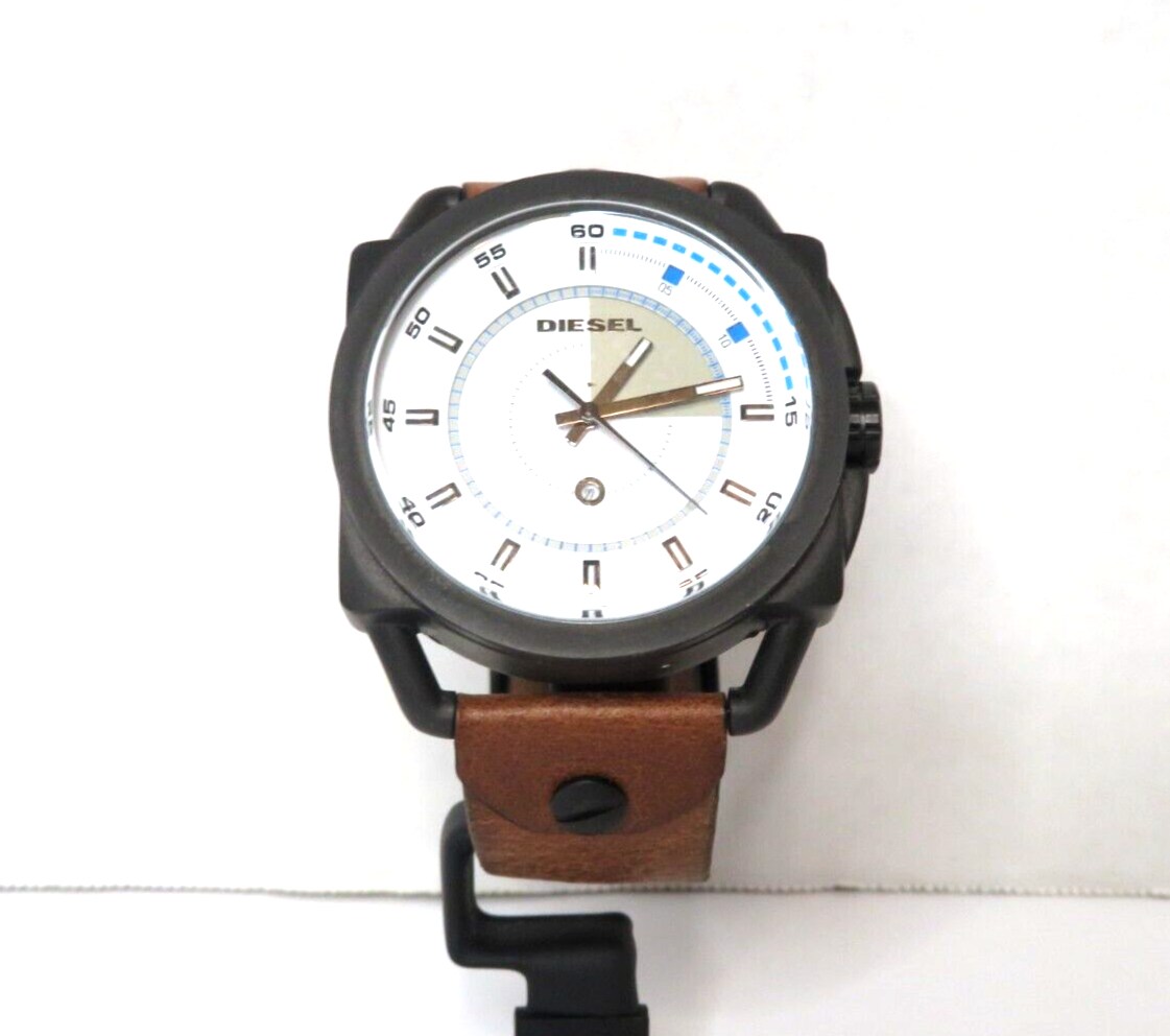 デスザーク Diesel Men's Watch DZ1576 Waiter Resistant Stainless Leather Band