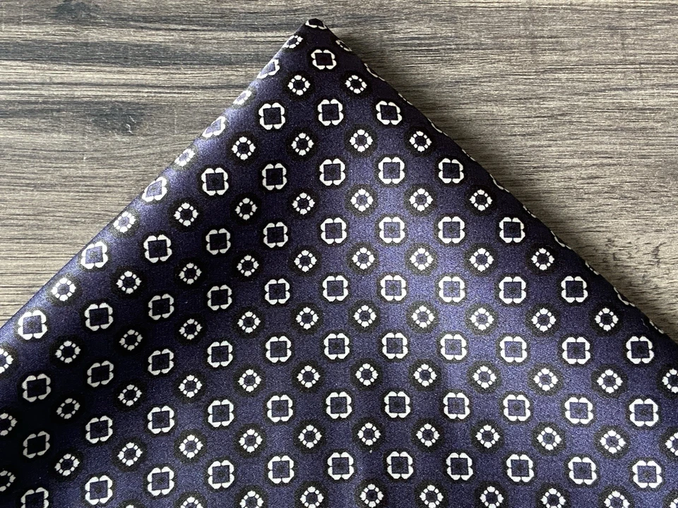 HUGO BOSS Pañuelo De Seda Con Estampado Geo Hecho En Italia - Imagen 3 de 4