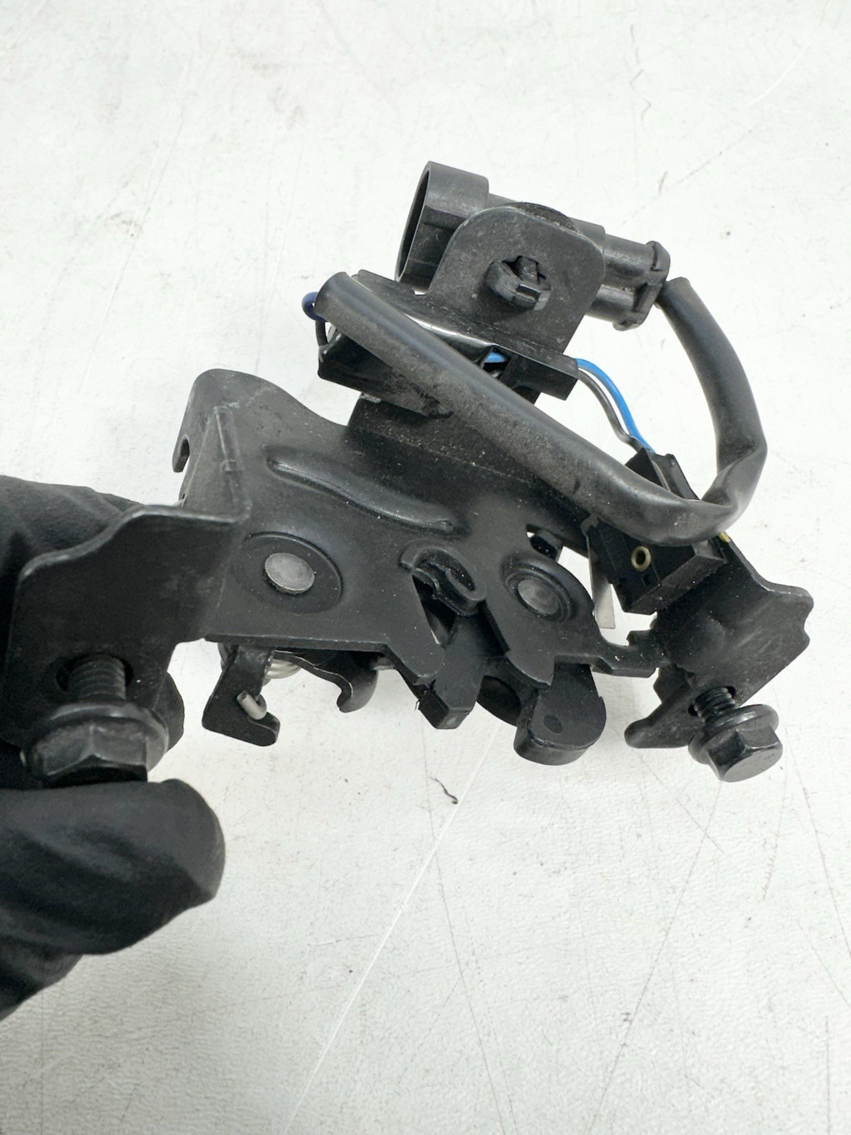 2014-2021 MASERATI GHIBLI FRONT HOOD BONNET RIGHT SIDE LOCK LATCH ACTUATOR OEM