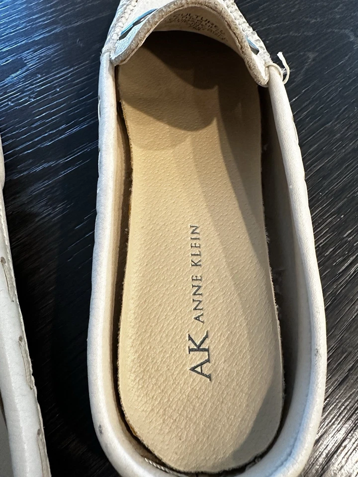 Mocasines decorativos turquesa cuero blanco Anne Klein Cultures talla 7 Foto 4 de 4