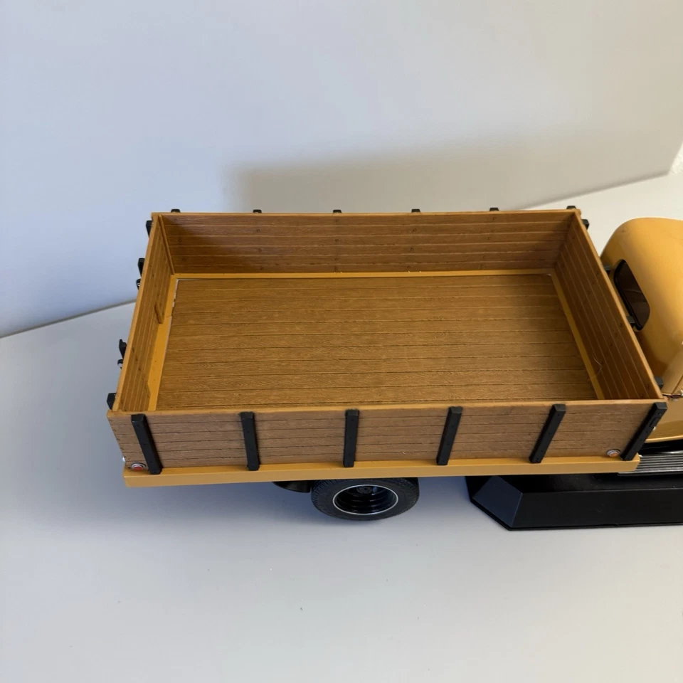 1946 GMC Dumping Grain Box Truck Die Cast 1:16 Scale Highway 61 Read description - Image 4 of 4