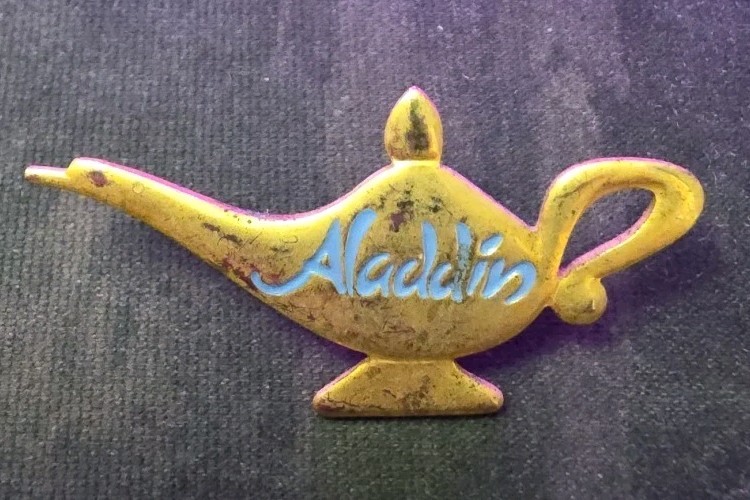 Genie Lamp Aladdin Cast Member Exclusive 1994 VHS Pre-order Gift Disney Pin 1012