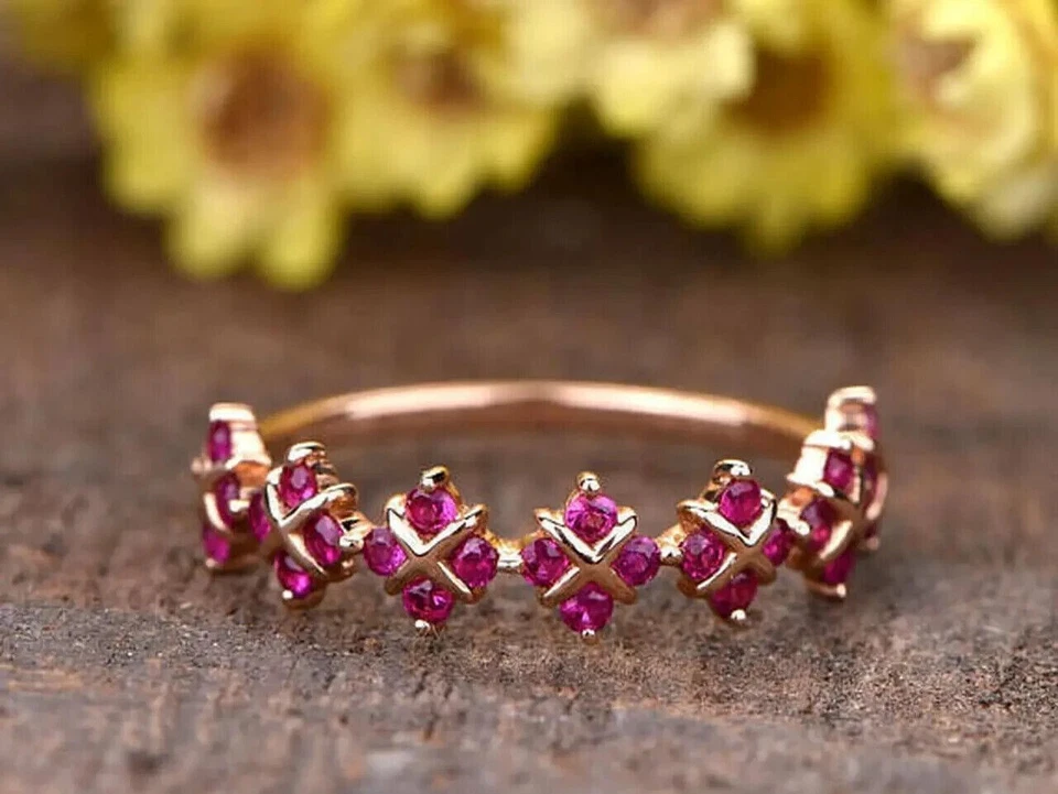 Impresionante anillo elegante para mujer corte redondo simulado rubí rosa enchapado en oro rosa de 14 k Foto 2 de 4