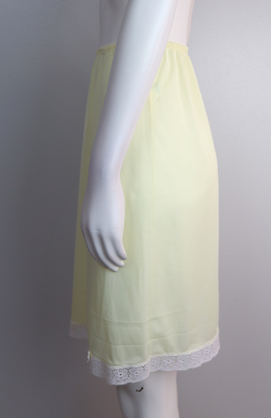 VINTAGE WOMEN'S LIGHT YELLOW HALF SLIP SKIRT SLIP … Gem
