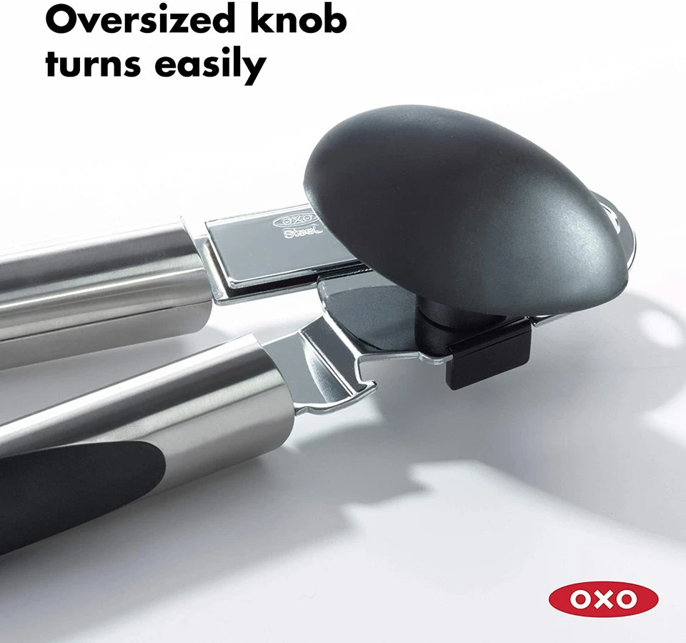 Abridor de latas manual de mango suave de acero OXO - acero inoxidable - con abrebotellas Foto 4 de 4