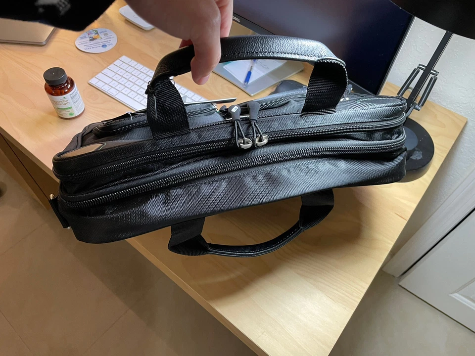 Maletín Mobile Edge ScanFast Checkpoint Friendly 2.0 para portátiles de 16" Foto 3 de 3