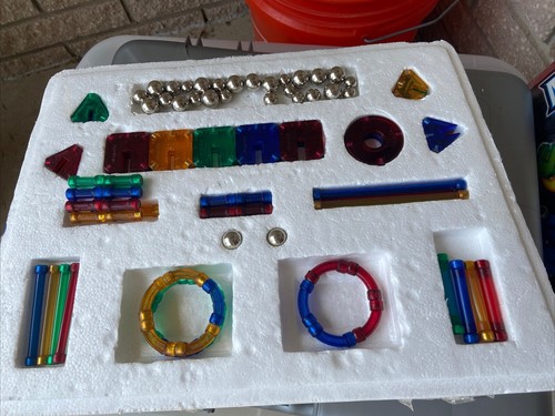 RoseArt Magnetic Translucent Magnetic Building Set 79/110 Pieces Preowned - Picture 3 of 9
