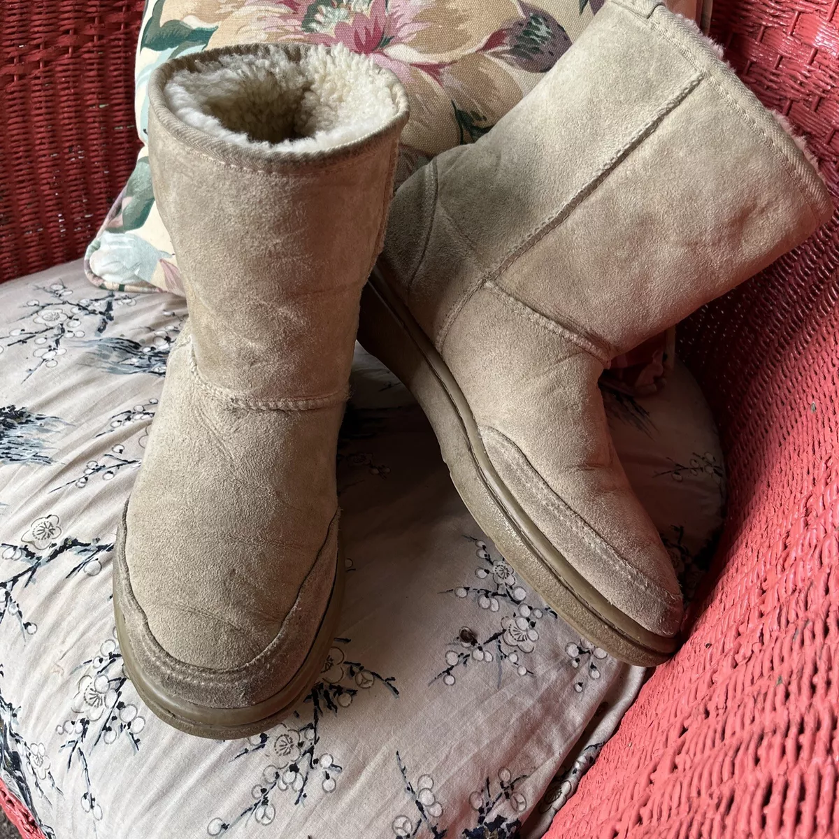 Junior ugg top boots size 5