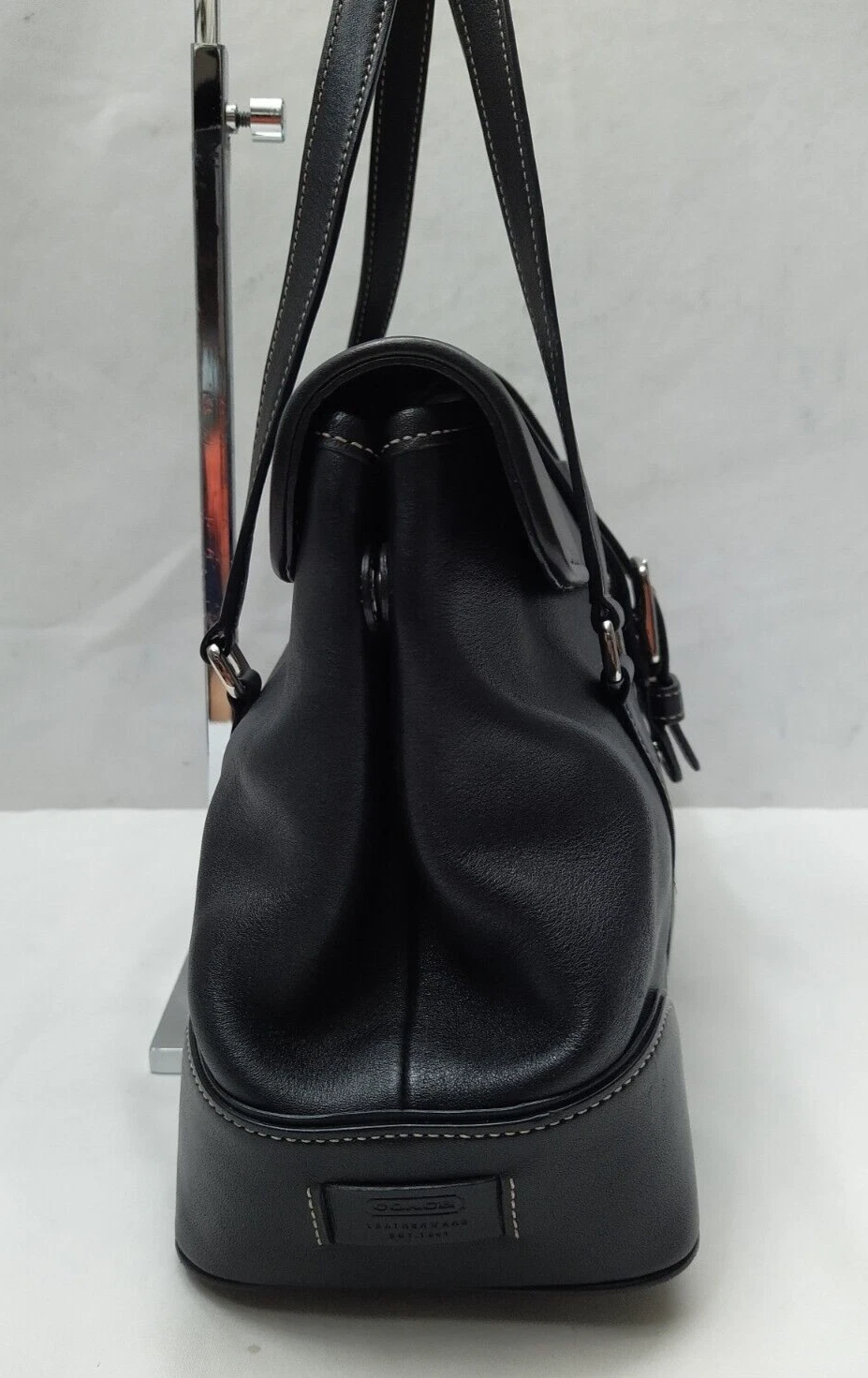 Borsa a tracolla Coach in pelle nera con fibbia e patta doppio manico