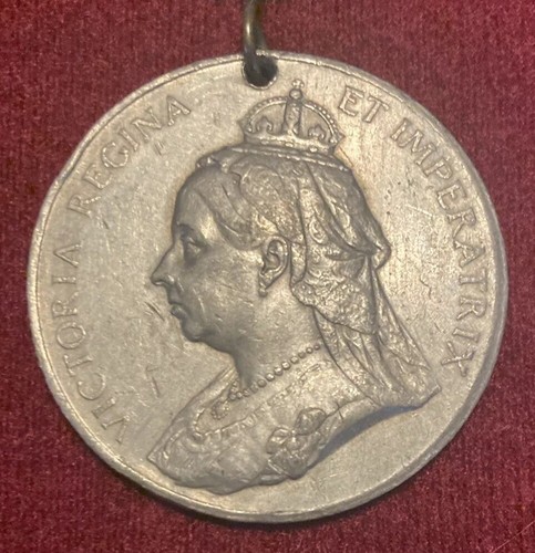 Fine 1897 British, Queen Victoria, 50th Year jubilee Medal w. Crown Hanger - Picture 3 of 9