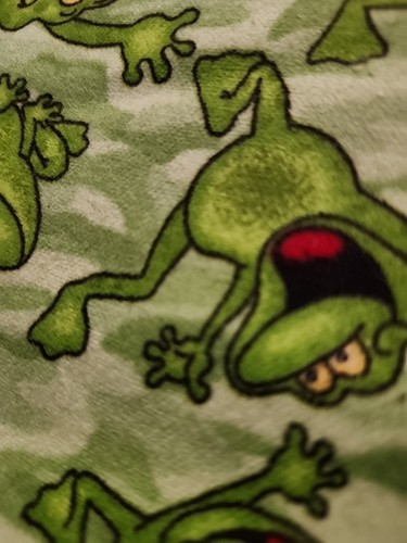 Whimsical FROG FABRIC Light Flannel Green 1/2 YARD Quilt Backing Crafts - Picture 2 of 4