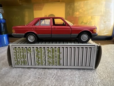 NZG 200 'MERCEDES BENZ 280/380/500 S/SE/SEL (500 SEL?)'. RED. 1:35. BOXED