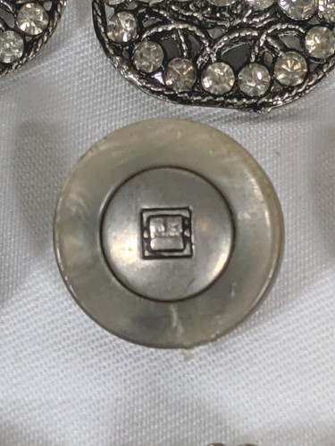 Lot 42 Vintage & Antik Metallknöpfe verziert England Bakelit Kunst Edelsteine USA - Bild 12 von 13