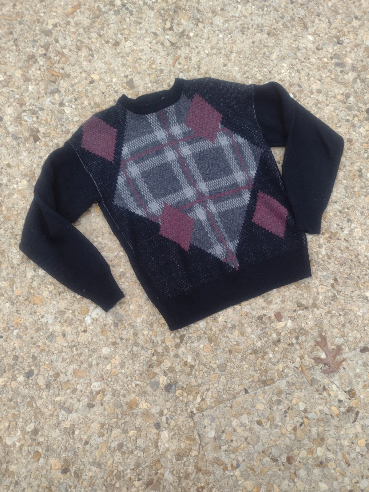 Vintage Italian Argyle sweater Black/Burgundy Wool Sweater Pullover Sz Med