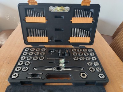 GEARWRENCH 3887 - SAE/Metric Ratcheting Tap and Die Set - 77 Piece