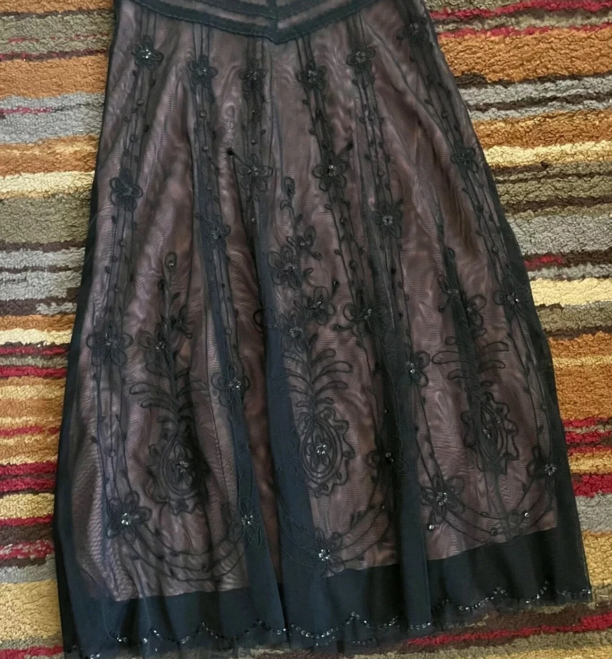 Коктейльное платье BCBG Maxazria женское размер 2 черное кружевное с вышивкой блестками  - Изображение 4 из 4