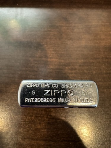 Zippo Classic Pocket Lighter - Brushed Chrome "JE22" Made in USA - Picture 3 of 5