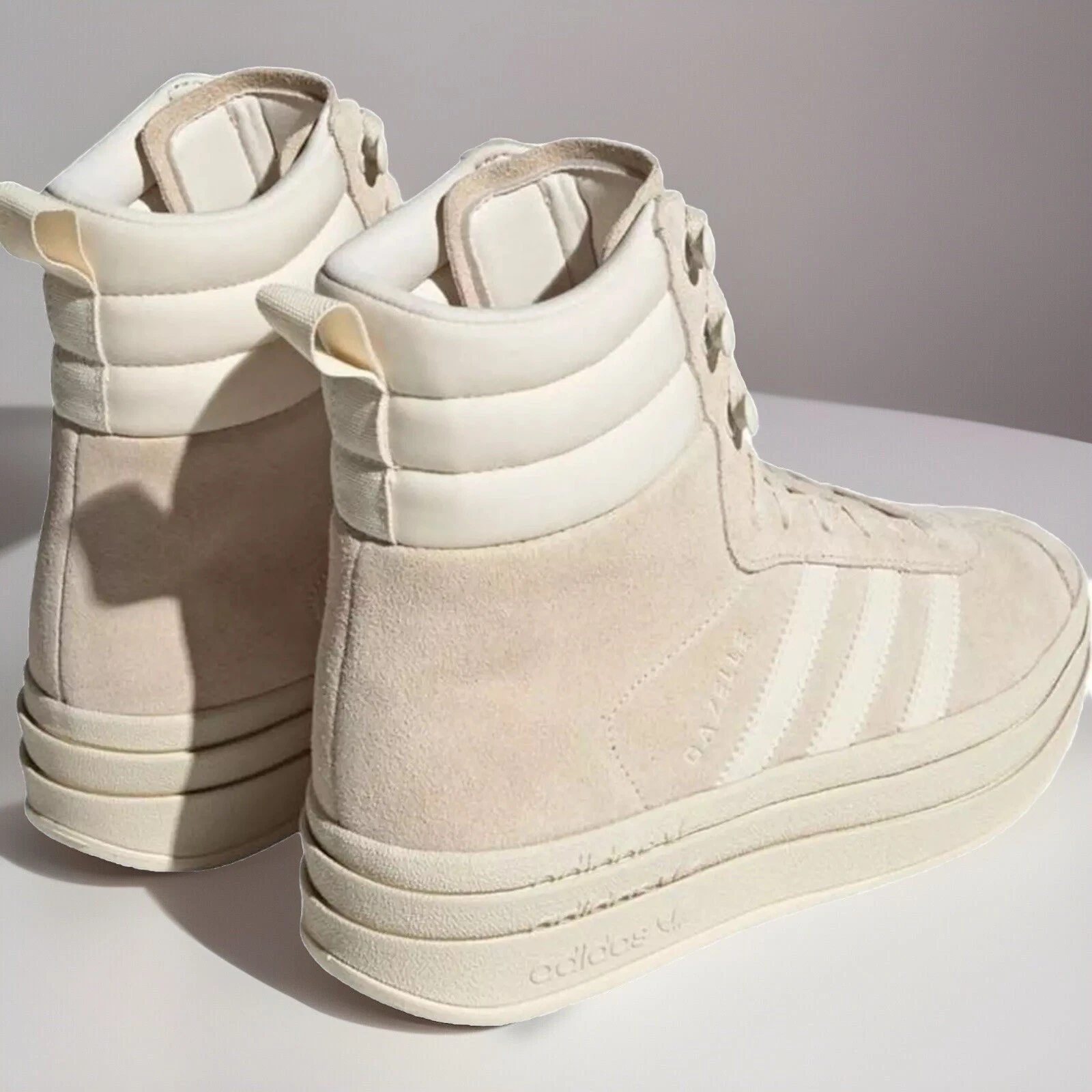 Stivali Adidas Gazelle nuovi con scatola scamosciati alti Wonder White Equiv da uomo taglia 8 (W9)