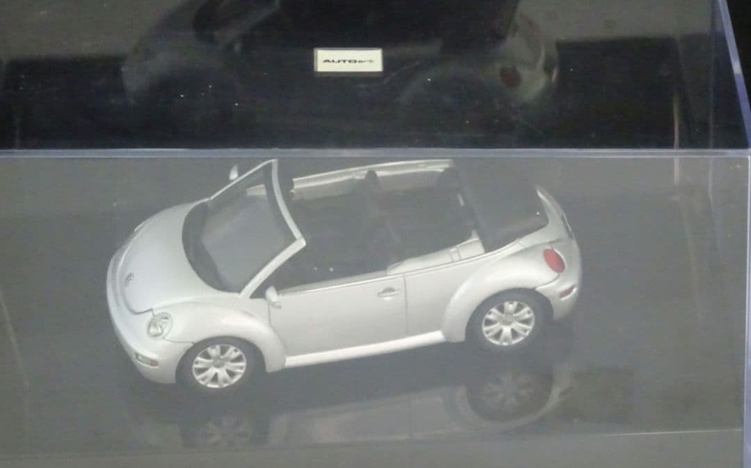 AUTOart Volkswagen New Beetle Cabriolet Reflex Silver Metallic 59758