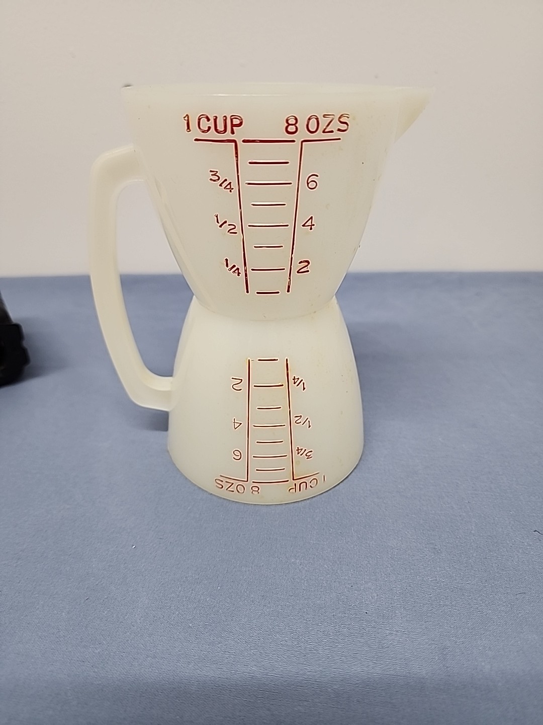 Vintage 1970s Tupperware 2 Cup Wet/Dry Pour Spout Measuring Cup
