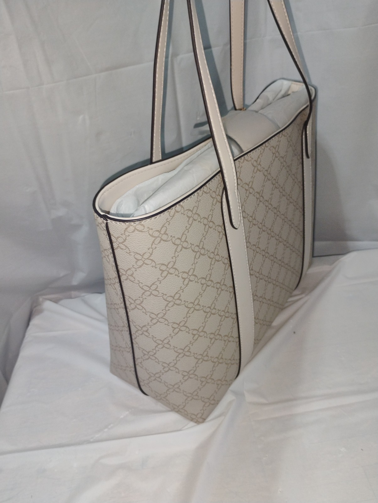 Nine West  mushroom logo/milk image 6