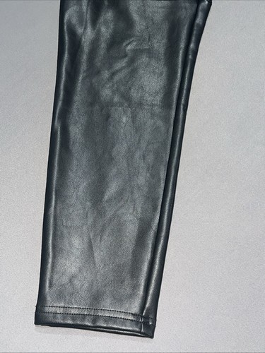 NWT Abercrombie & Fitch Vegan Leather Pants Women’s Small Short Black Zip -4377 - Picture 2 of 20