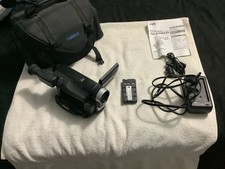 JVC GR-AXM225 Compact VHS Camcorder With Battery and Bag