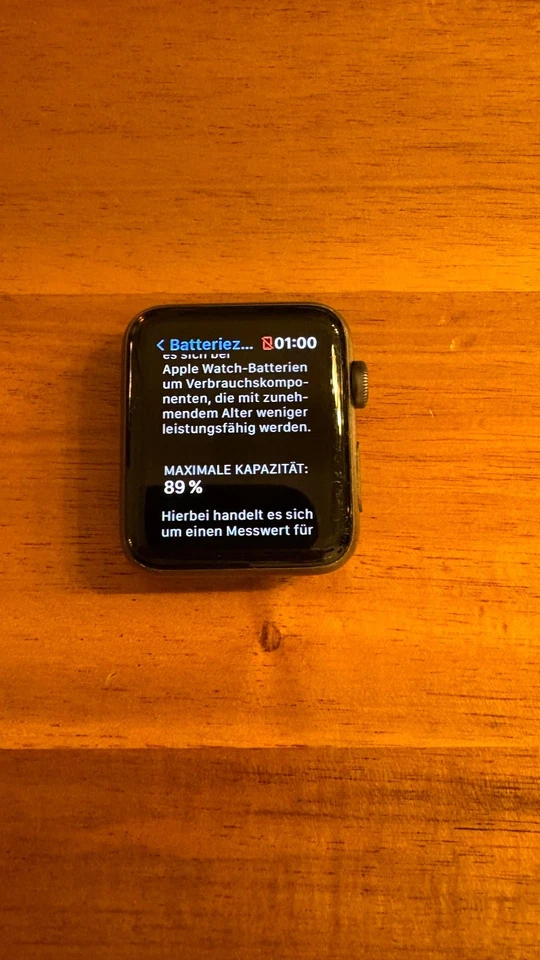 Apple Watch Series 3 42mm Aluminiumgehäuse-Space Grau mit Sportarmband in Grau - Bild 4 von 4