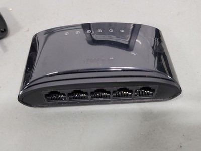 D-LINK DES-1005E 5 Port Fast Ethernet Switch   Office Equipment