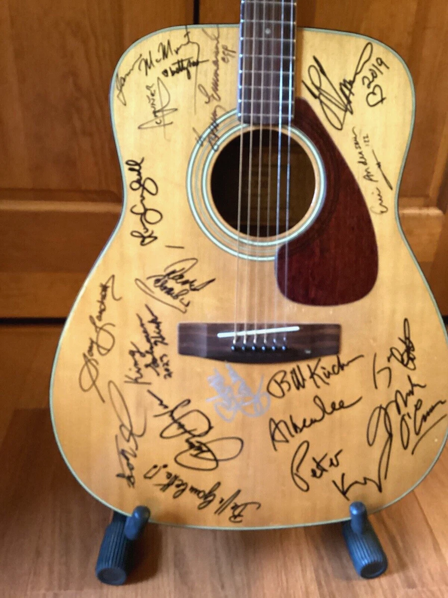 Yamaha FG 200 Red Label Guitar -Signed (Tommy Emmanuel, Sonny