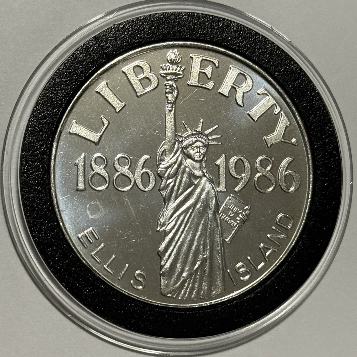 1986 Statue of Liberty Ellis Island Rare Coin 1 Troy Oz .999 Fine