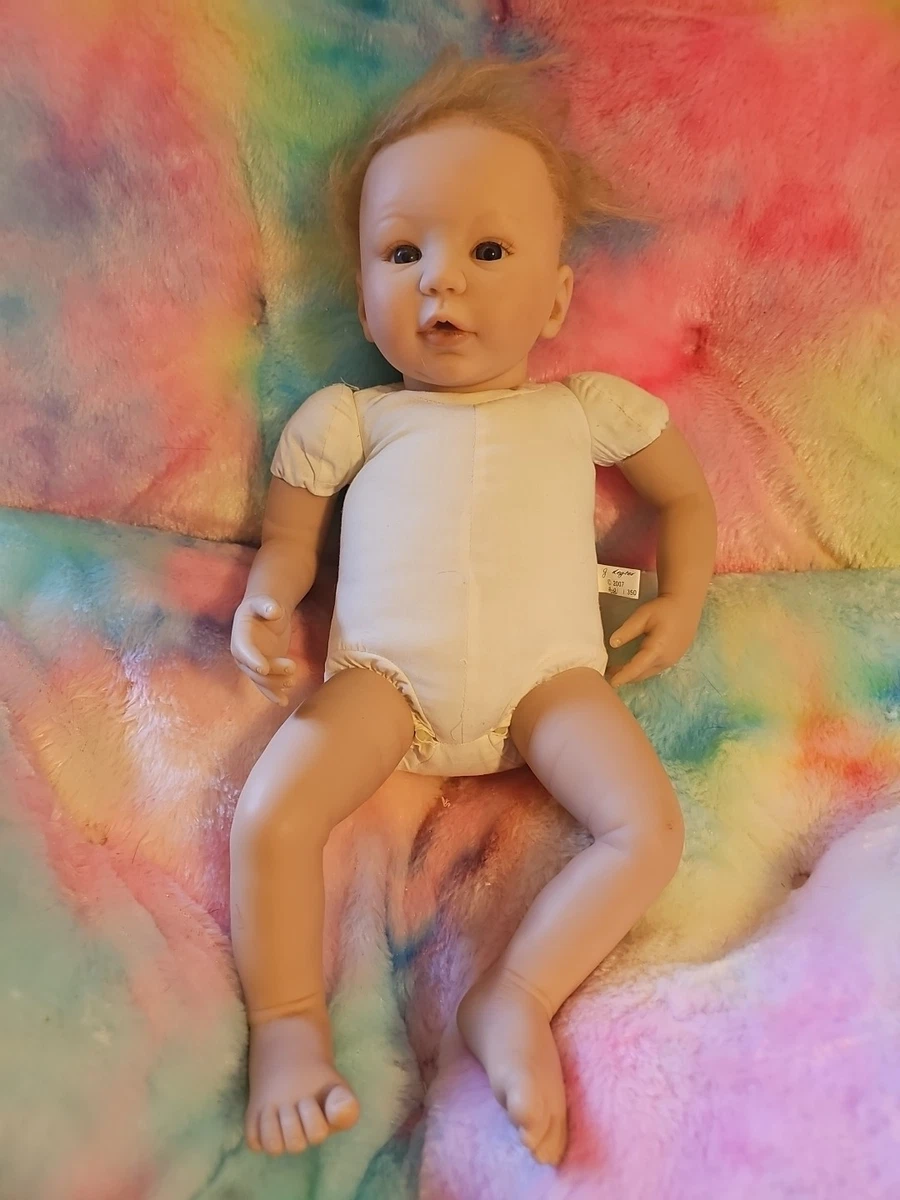 エスニックベビー　Laura Tuzio Rossフルシリコン リボーンドール Reborn Baby Winter by Laura Tuzio Ross, 19 Inches, Girl or Boy