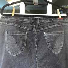 Jeans Pants Women’s VBlue Black Distressed Size 15/16 Straight Metallic Design