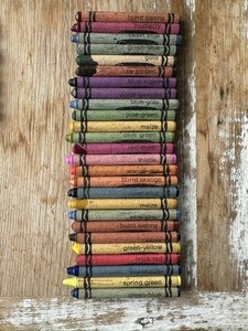 Lot of 26 Retired & Rare Vintage Crayola Crayons w Maize and 9 snoopy crayons 