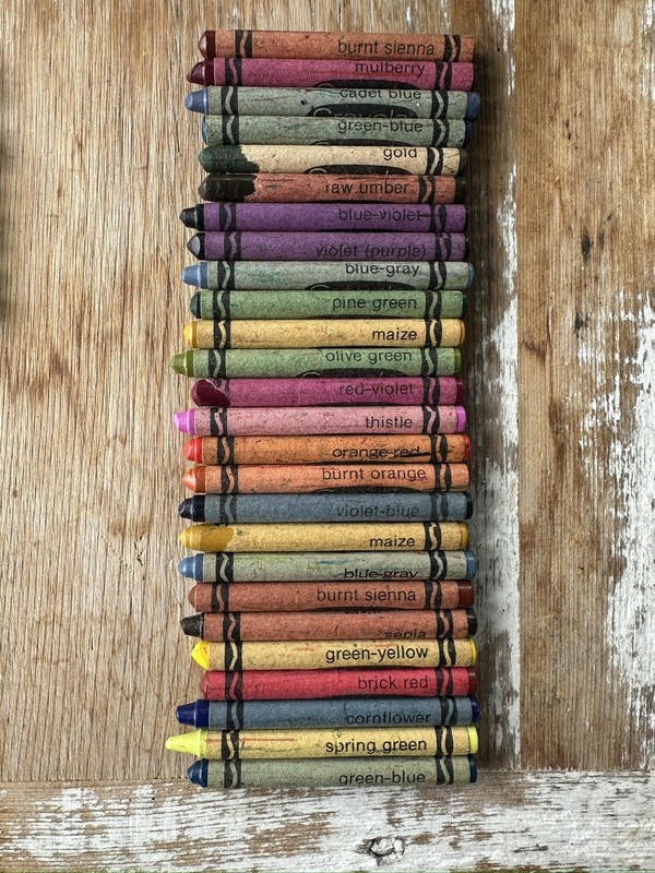 Lot of 26 Retired & Rare Vintage Crayola Crayons w Maize and 9 snoopy crayons 