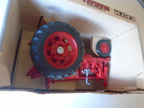 Ertl McCormick Farmall F-20 Red Diecast Tractor - 1/16 scale model 437 usa fram - Picture 8 of 8