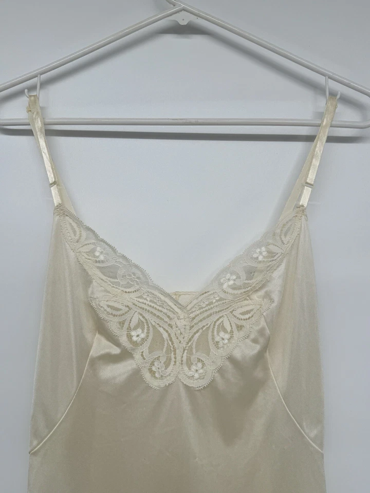 Vestido sin Mangas Adonna Babydoll Encaje Marfil Talla 34 Satén Coqueta Femenino Sexy Hada Foto 2 de 4