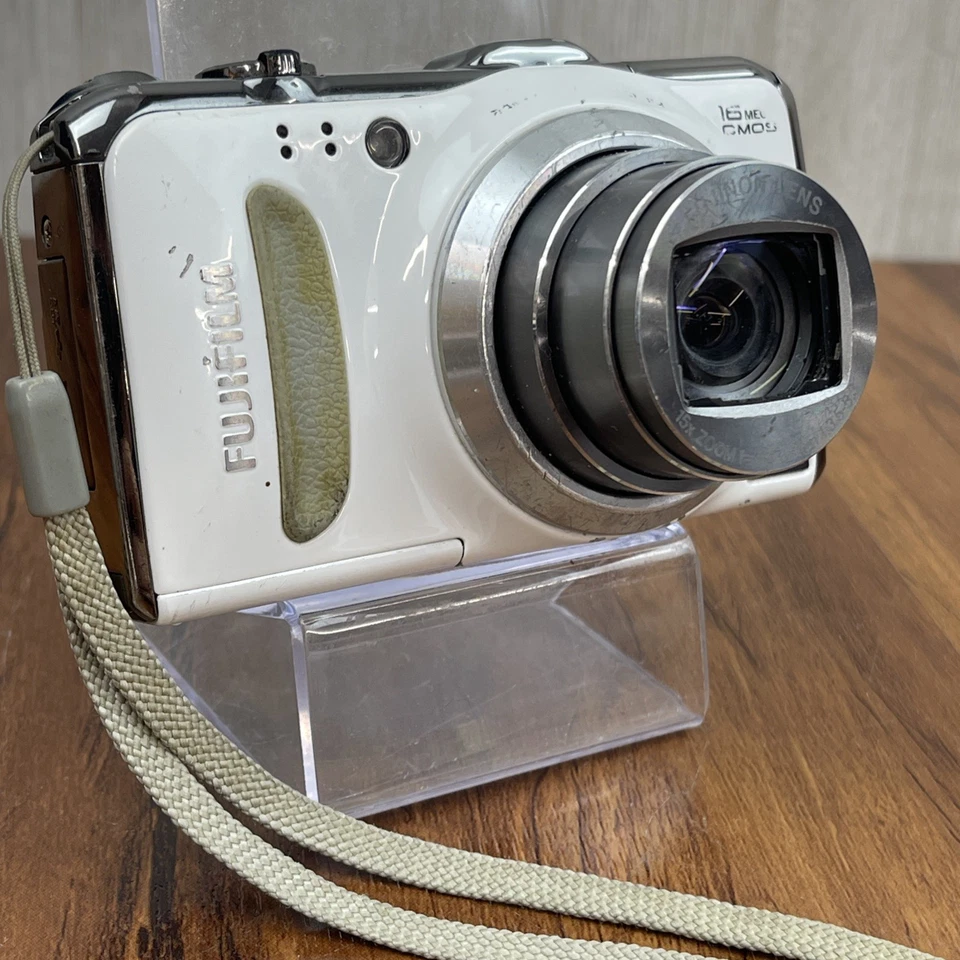 Fujifilm FinePix F500EXR 16.0MP Digital Camera With Charger & SD Card - Tested, photo 1 of 5
