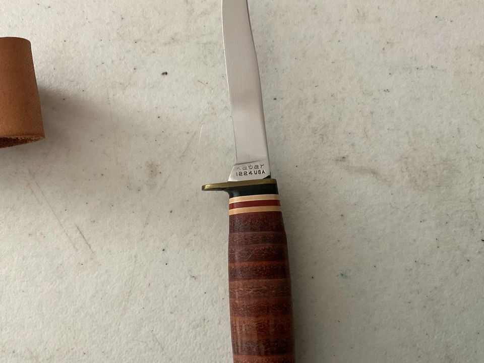 VINTAGE KABAR 1224 USA FIXED BLADE, ORIGINAL BOX, LEATHER SHEATH, PAPERS MINT - Image 4 of 4