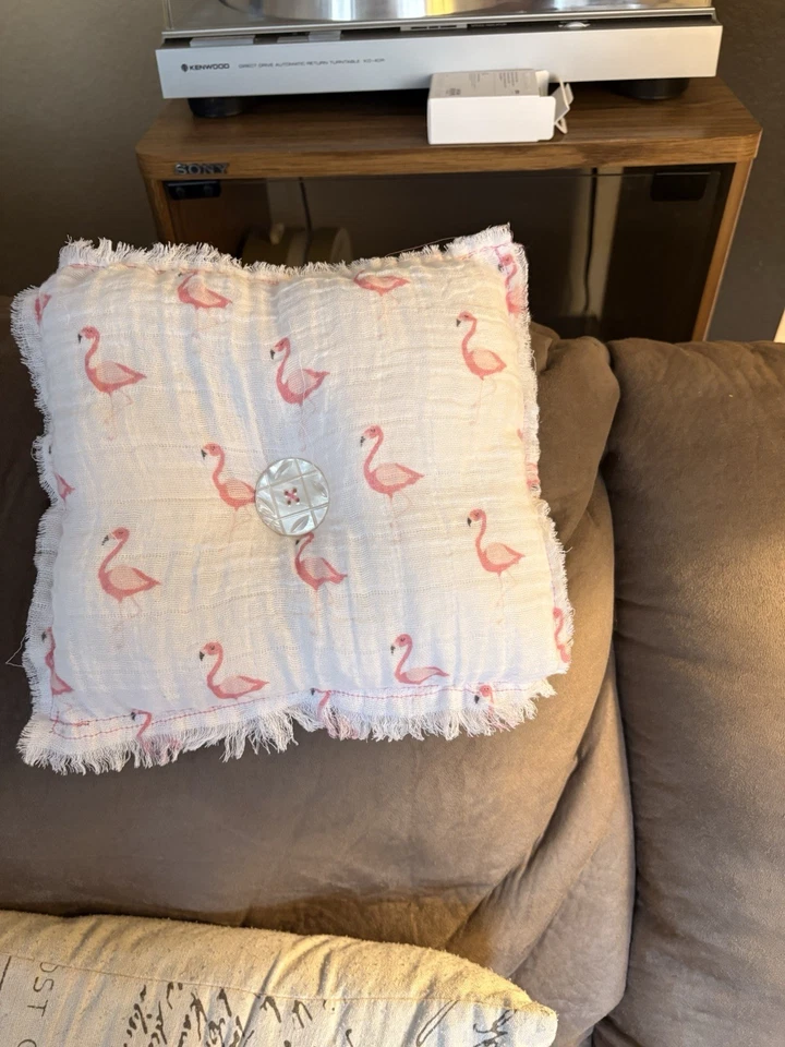 Nuevo (¡Hecho por mí esta semana!) Almohada blanca para guardería con flamencos rosas Foto 2 de 2