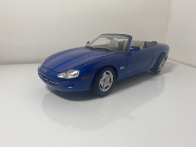 Maisto JAGUAR XK8 ミニカー 1／18 s-l400.jpg