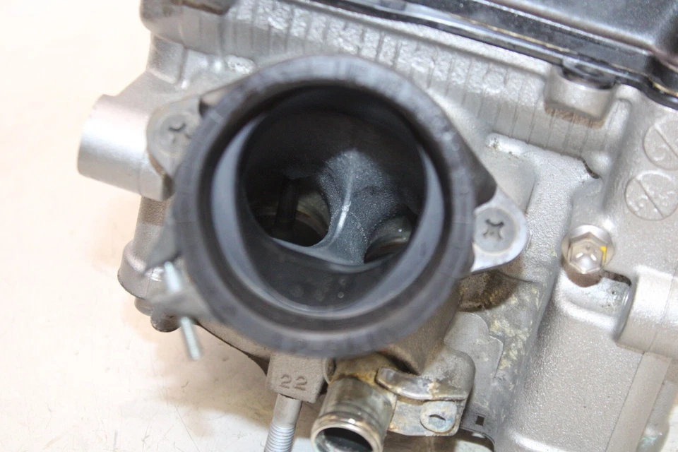 14-16 SUZUKI VSTROM 1000 DL1000A ABS OEM MOTOR TRASERO EXTREMO SUPERIOR CULATA Foto 3 de 4