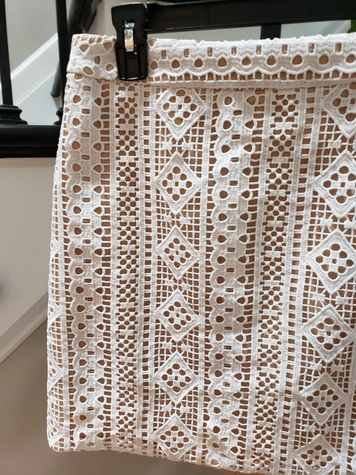 Falda Endless Rose Línea A Mujer Blanca Crochet Azteca Forrada Cremallera Trasera Mediana  Foto 3 de 4