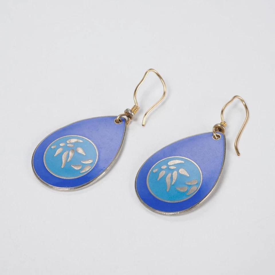 Group of Three (3) Enamel Pierced Earrings Including MMA, Signed Foto 3 de 4