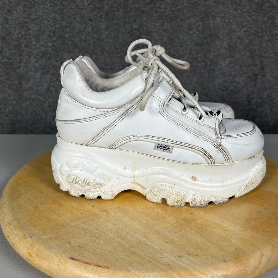 Zapatillas de plataforma Buffalo London Reino Unido 37/US 6/6,5 cuero blanco grueso especias Foto 2 de 4