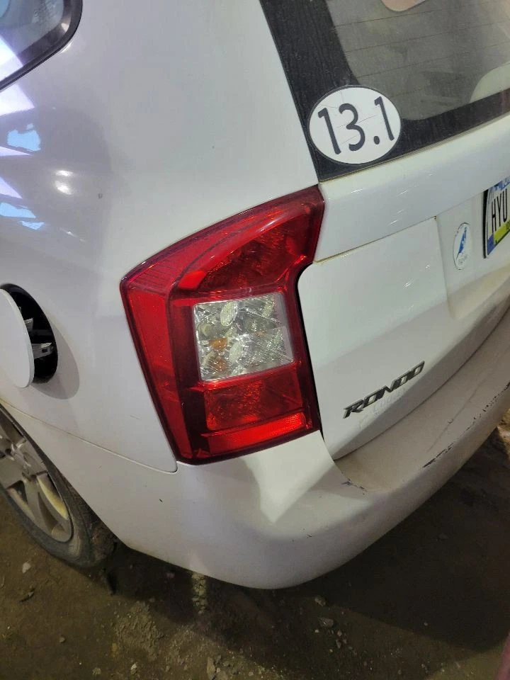 Guardabarros derecho pasajero para 07-12 Rondo 2116248 Foto 3 de 4