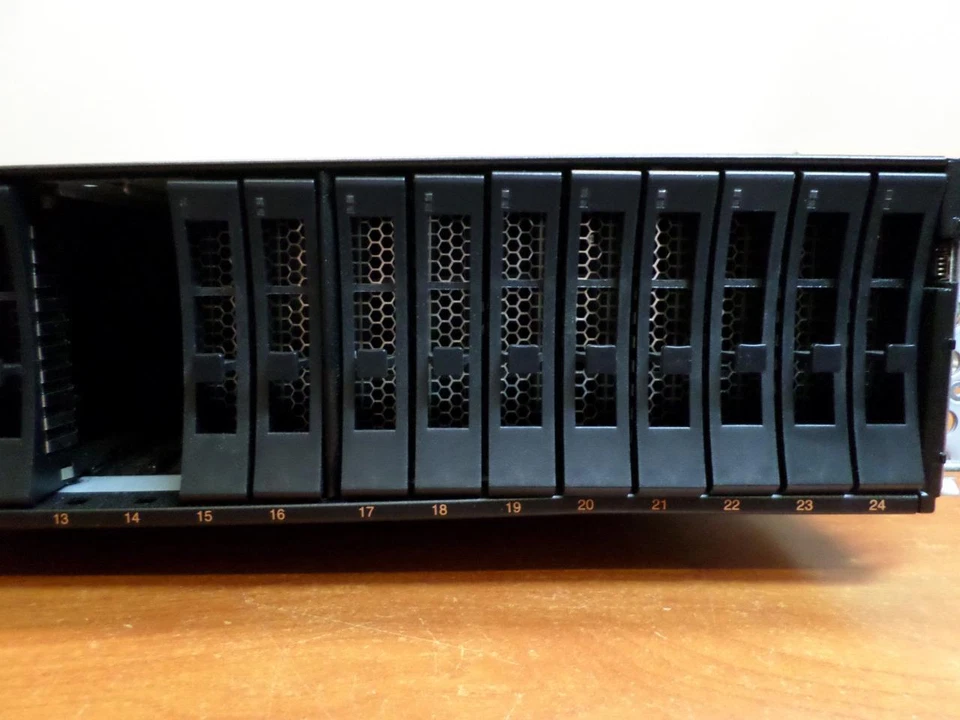 IBM EXP24SX 24 Bay SAS Storage Enclosure Chassis 5147-024 - Image 3 of 4