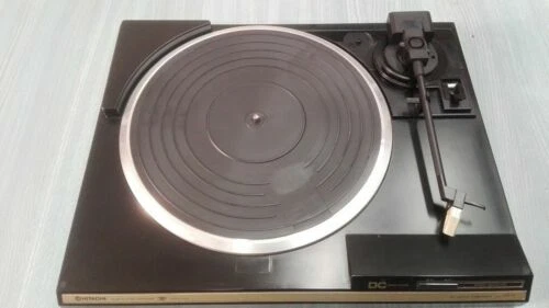 Piatti e giradischi Hitachi per la casa