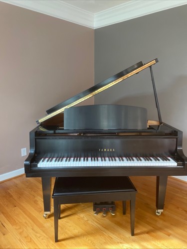 Yamaha Baby Grand Piano, Manufactured in Hamamatsu Japan, 1995 - Picture 3 of 10