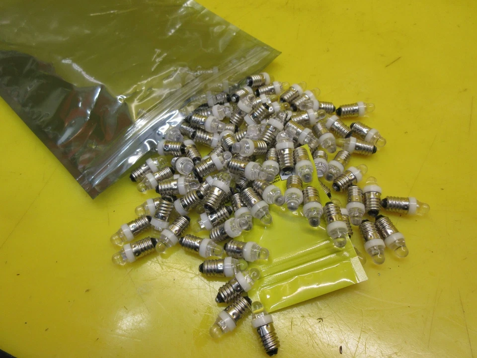 LOT 100 PCS E10 1447 12V DC WHITE LED BULB BULBS SCREW IN FLASH LIGHT TORCH LAMP - Image 2 of 4